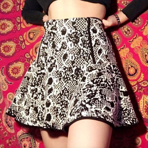 ROBBI NIKKI Mixed Print Jacquard Fit Flare Skirt Black Cream Ivory Floral Mini S - Picture 1 of 9